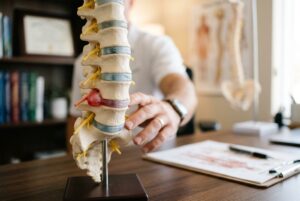 Featured image for Hernia discal: síntomas, causas y tratamiento