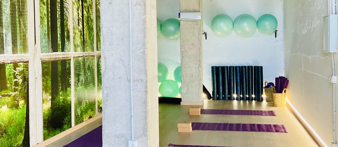 sala de pilates con material