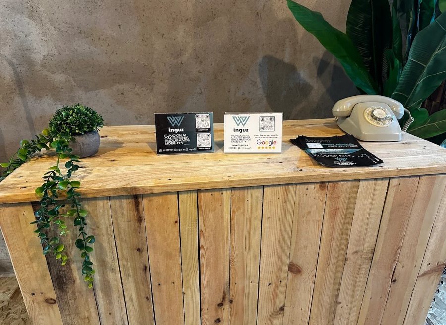 mostrador con tarjetas de visita