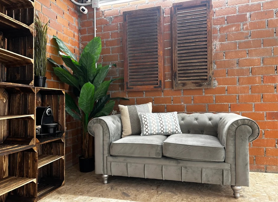 sofa de la sala de espera de getafe