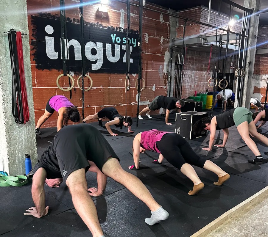 alumnos en clase de calistenia getafe