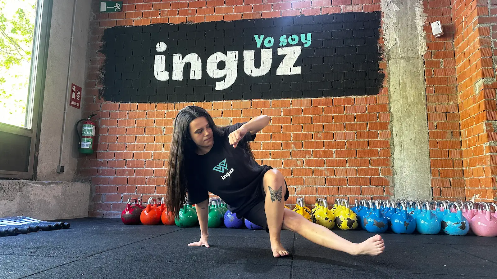 Entrenadora de Movement en Leganés haciendo un Dragon Squat