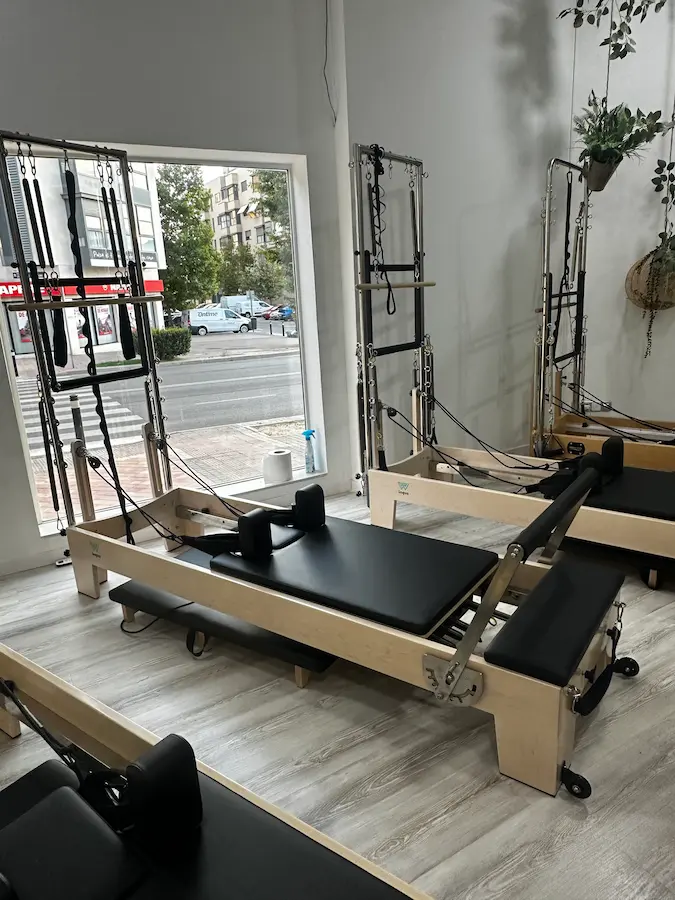 Reformer de Pilates con Máquinas